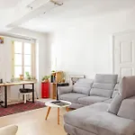 Apartament Artistic Quiet Crusader Street *