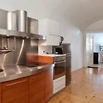 Apartament Artistic Quiet Crusader Street *