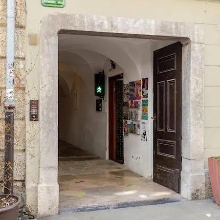 Artistic Quiet Crusader Street Apartment