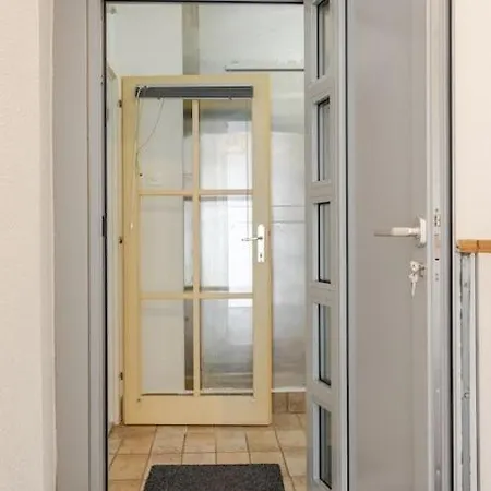 Artistic Quiet Crusader Street Апартаменты