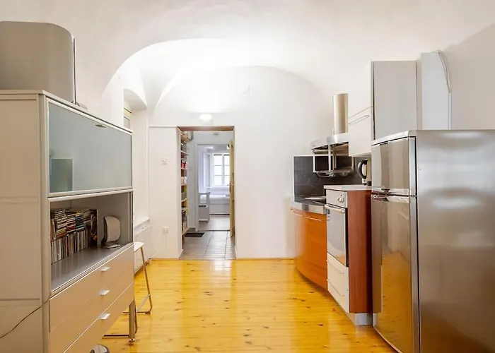 Artistic Quiet Crusader Street *