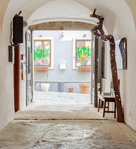 Artistic Quiet Crusader Street Apartman *